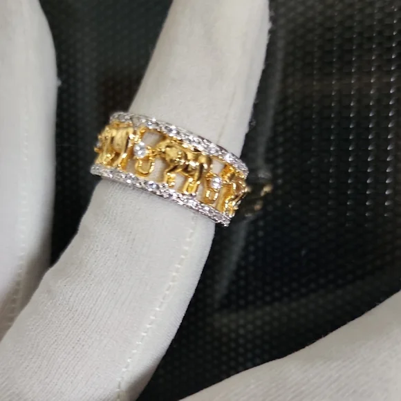 Elegant Gold and Silver Elephant Ring - Picture 14 of 16
